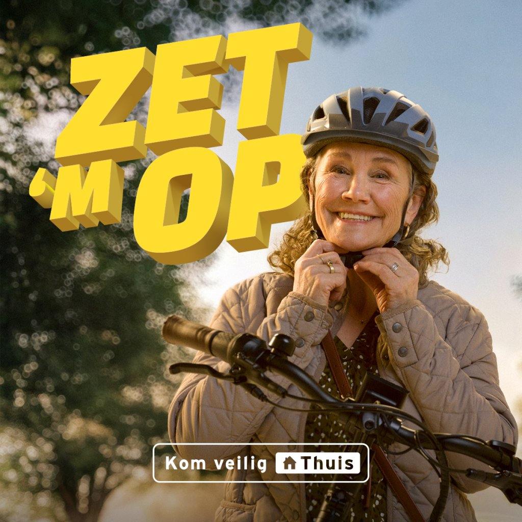 Een vrouw zet haar fietshelm op met de tekst 'ZET 'M OP' in beeld.